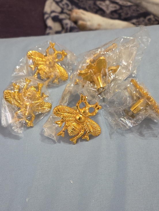 Other - Gold Bee Drawer Knobs - Decorative Bee Pulls (Set of 6)